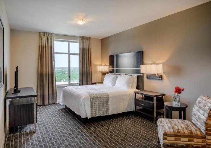 Broadway Plaza, Trademark Collection By Wyndham Rochester Room photo